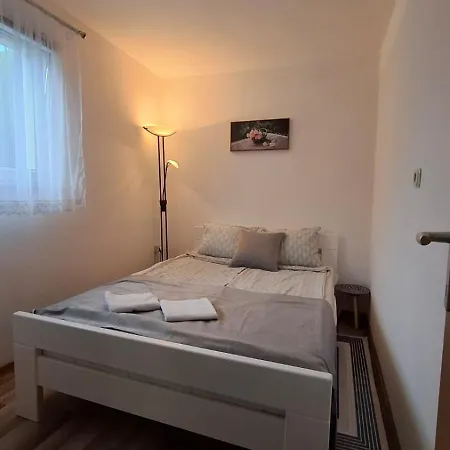Ferienhaus Anna & Kamp Elza Bihać